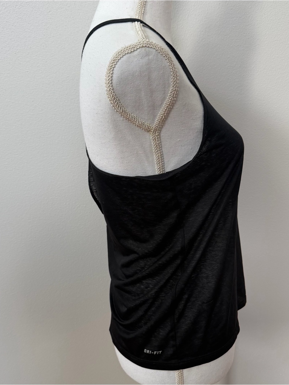 Nike Dri-Fit Performance Tank. - Picture 3 of 8